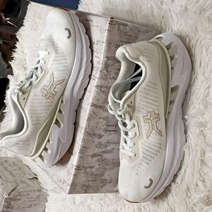 KURU Cloud+ Triple Max Ion White  & Cream Running Plantar Fascitis Sneakers 9.5M